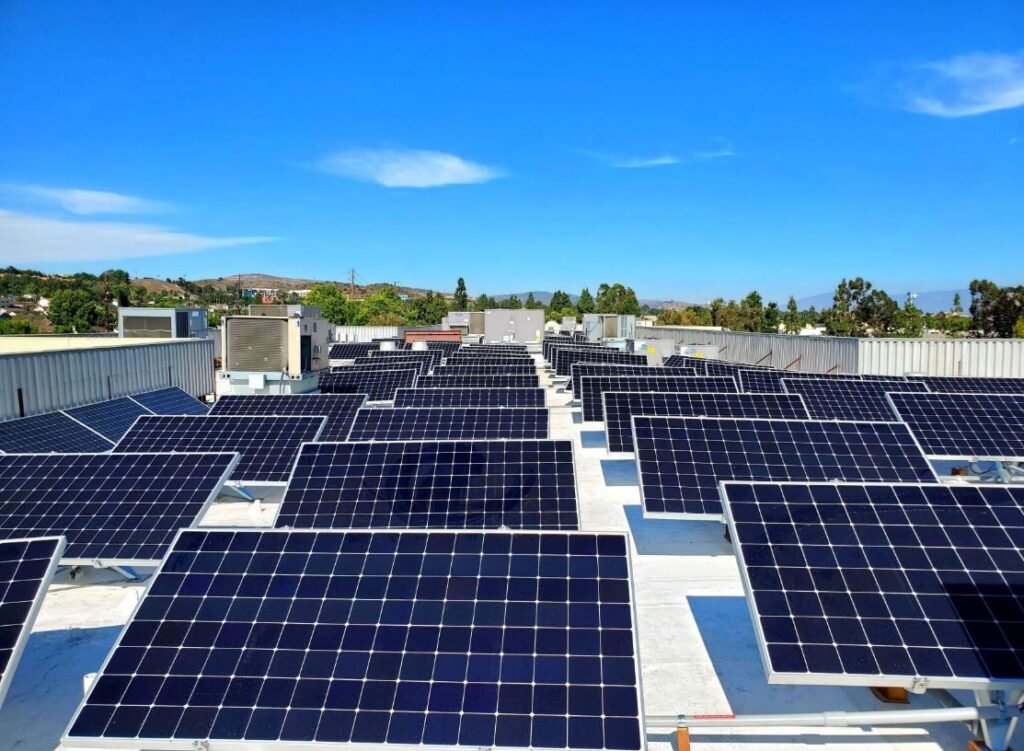 Guía ROI 2025: rentabilidad y precio de la instalación solar para empresas